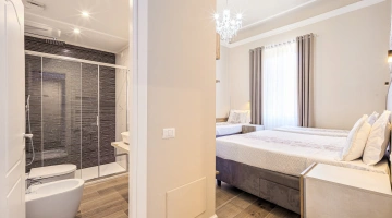 Dreibettzimmer mit eigenem Bad
