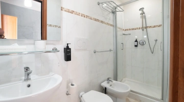 Bagno con box doccia