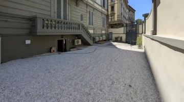 Parking découvert sur place