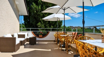 Tavolini e divanetti in terrazza