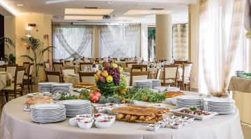 Buffet in sala ristorante