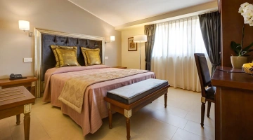 Camera con letto matrimoniale