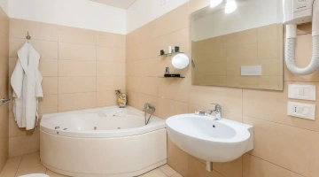 Bagno con vasca idromassaggio