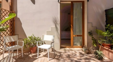 Camera con balcone