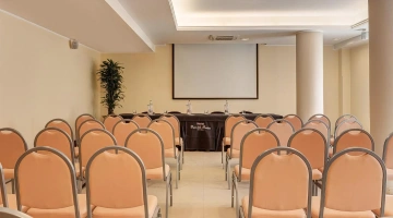 Sala riunioni con videoproiettore