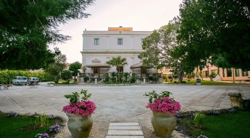 Area esterna con parcheggio