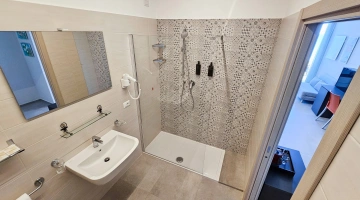 Bagno con box doccia