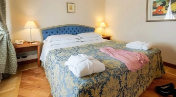 Double Bed in Suite