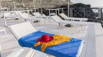 Sun lounger details