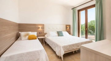 Dreibettzimmer mit Balkon