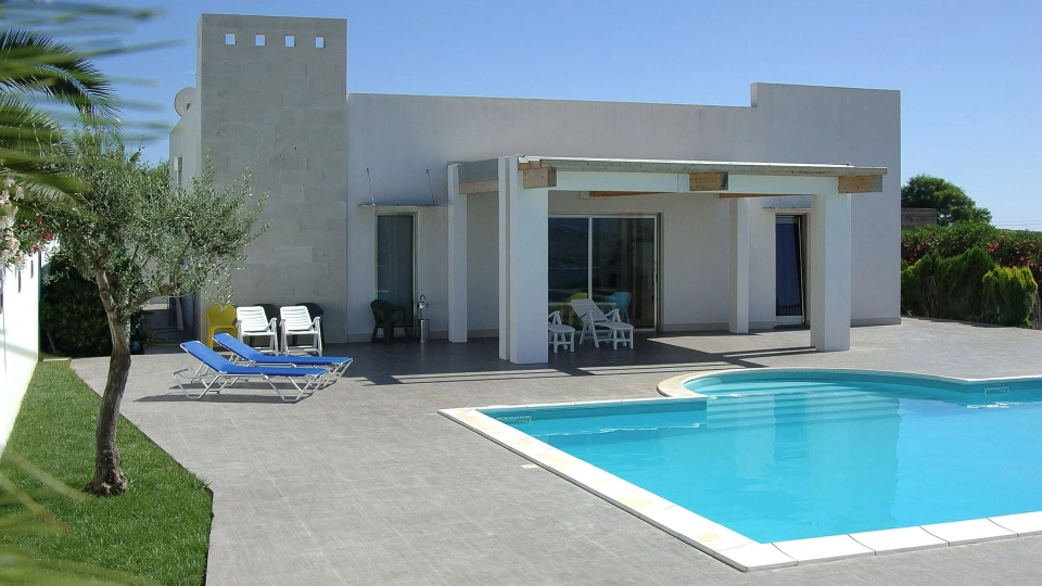 Resort con piscina