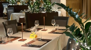 Dettaglio di tavolo apparecchiato al ristorante