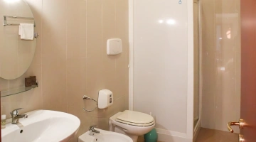 Bagno privato con box doccia