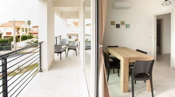 Appartamento con soggiorno e balcone