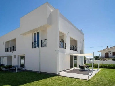 Golden Bay Apartment