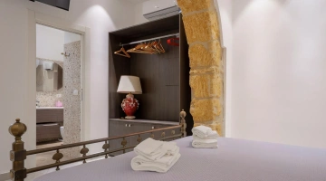 Camera con armadio e bagno privato