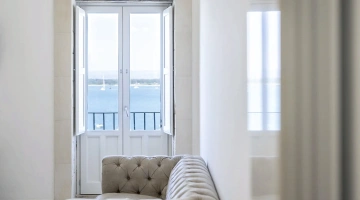 Salotto con vista sul mare