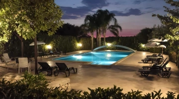 Piscina in notturna