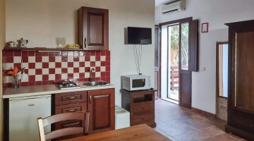 Soggiorno con cucina attrezzata