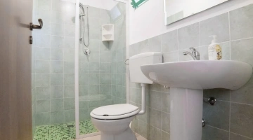 Bagno con box doccia