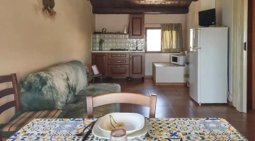 Soggiorno con cucina e divano letto