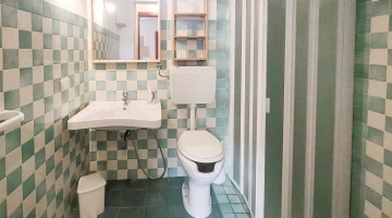 Bagno con box doccia
