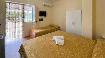 Camera con tre posti letto