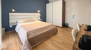 Chambre avec lit double