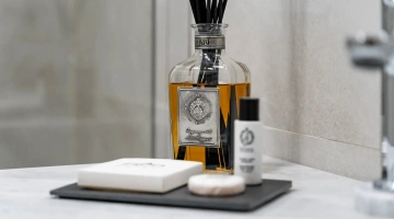 Badezimmer mit Hygieneprodukten