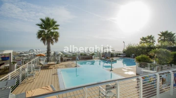 Piscine à la plage affiliée