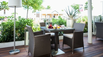 La classe in legno sotto la veranda