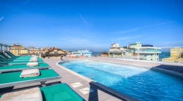 Piscine entièrement hydromassante