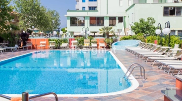 Piscine d'une profondeur maximale de 140 cm, non partagée