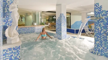Warmwasser-Hydrotherapie mit Druck-Mikromassage