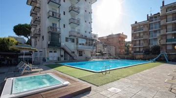 Jacuzzi et piscine