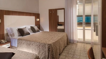 Chambre avec petit balcon français