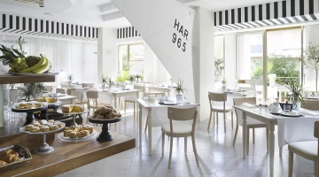 Restaurant hall