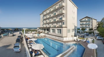 Continental hotel, directly on the sea!