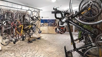 Spezialisiertes Bike-Hotel: Bike-Garage für über 100 Stellplätze