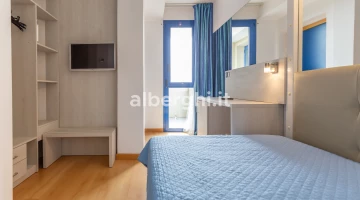 Single room with French bed