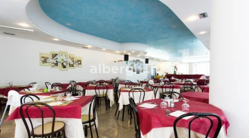 Salle de restaurant climatisée et chauffée
