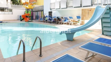 Temperate swimming pool