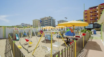 Beach 108/109 children&#39;s play area