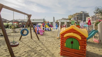 Beach 108/109 children&#39;s play area