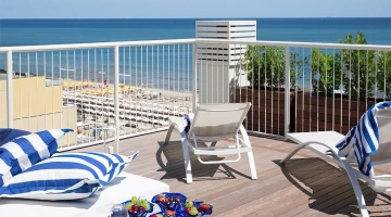 Terrasse solarium avec vue mer