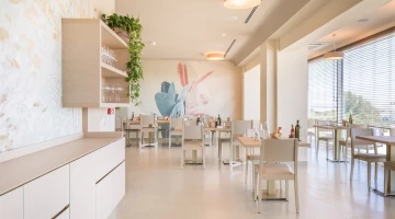 Restaurantraum mit Meerblick