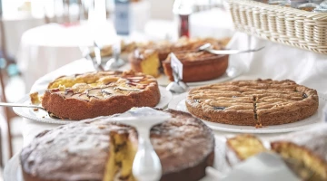 Frühstücksbuffet mit hausgemachten Desserts