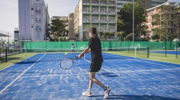 Hotel mit 2 Tennisplätzen und einem Padelplatz