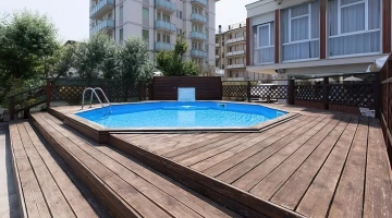 La nostra piscina/idromassaggio