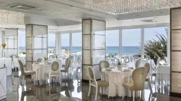 Restaurant avec vue sur la mer